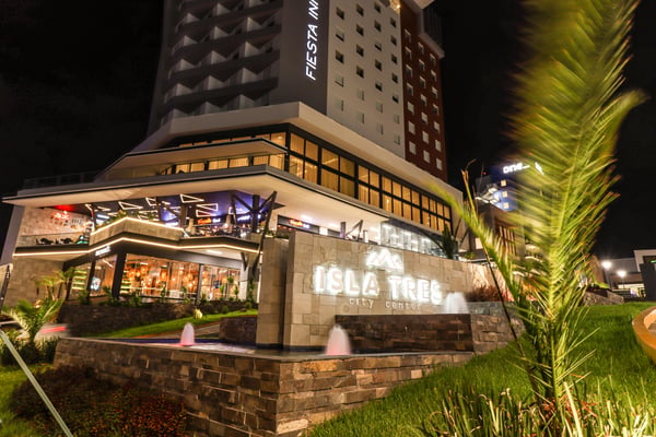 Plaza comercial Isla Tres City Center en Mazatlán