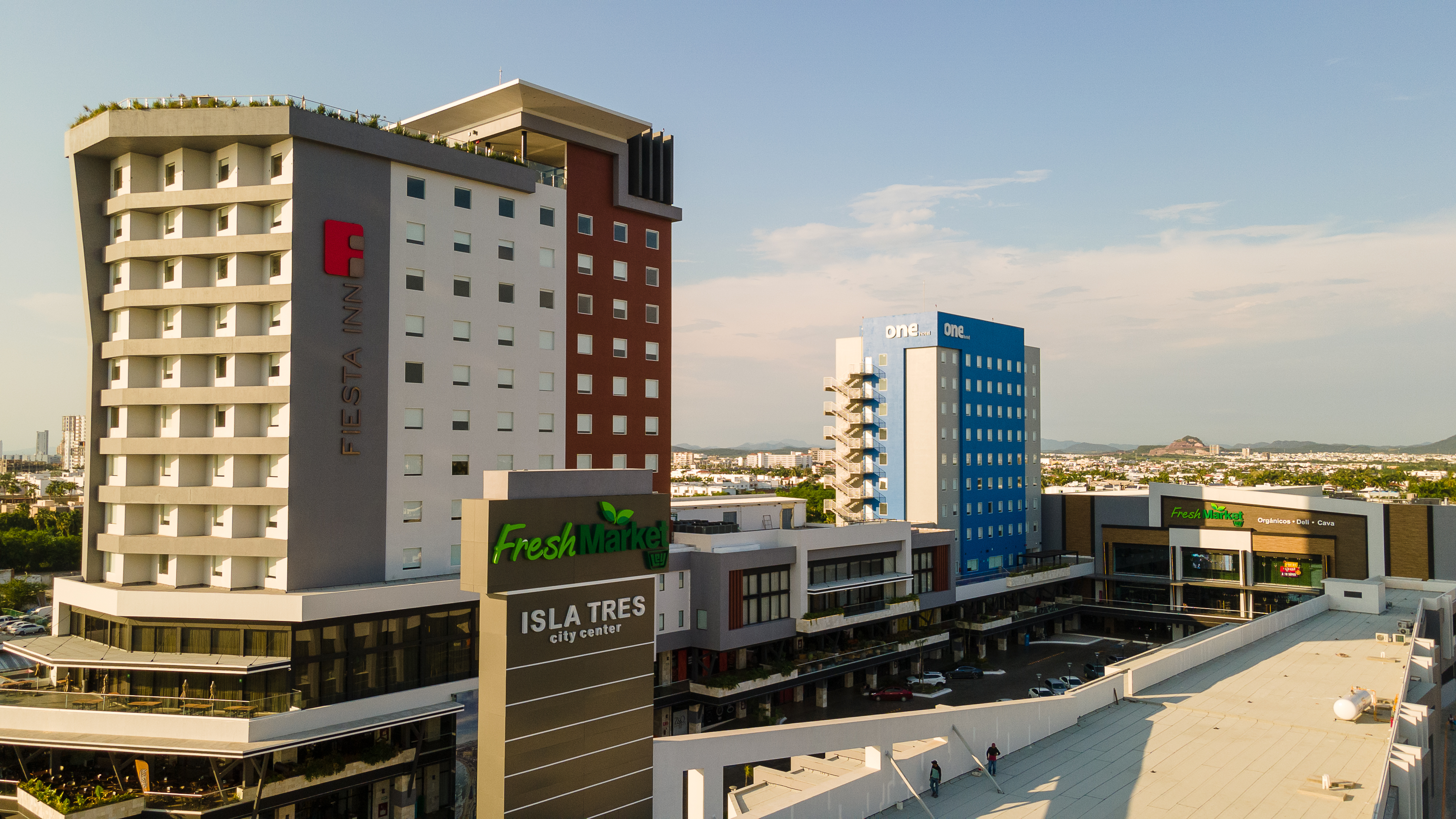 Plaza comercial Isla Tres en Mazatlán